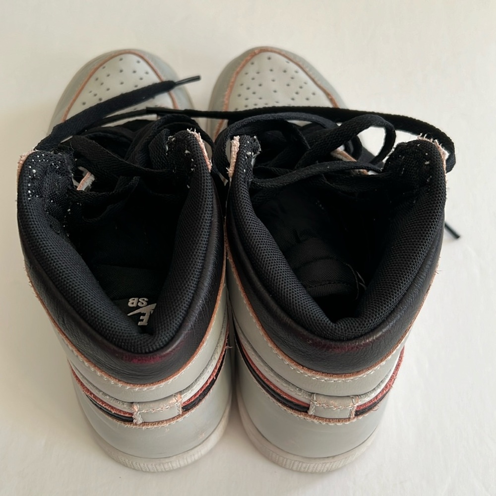 Air Jordan 1 Retro High SB 'NYC to Paris' Youth Size 6 - Picture 2 of 5